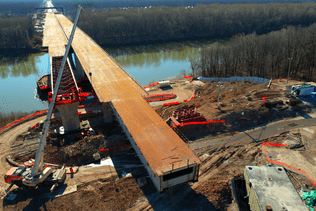 Динамика мостовых работ на Восточном выезде из Уфы в апреле